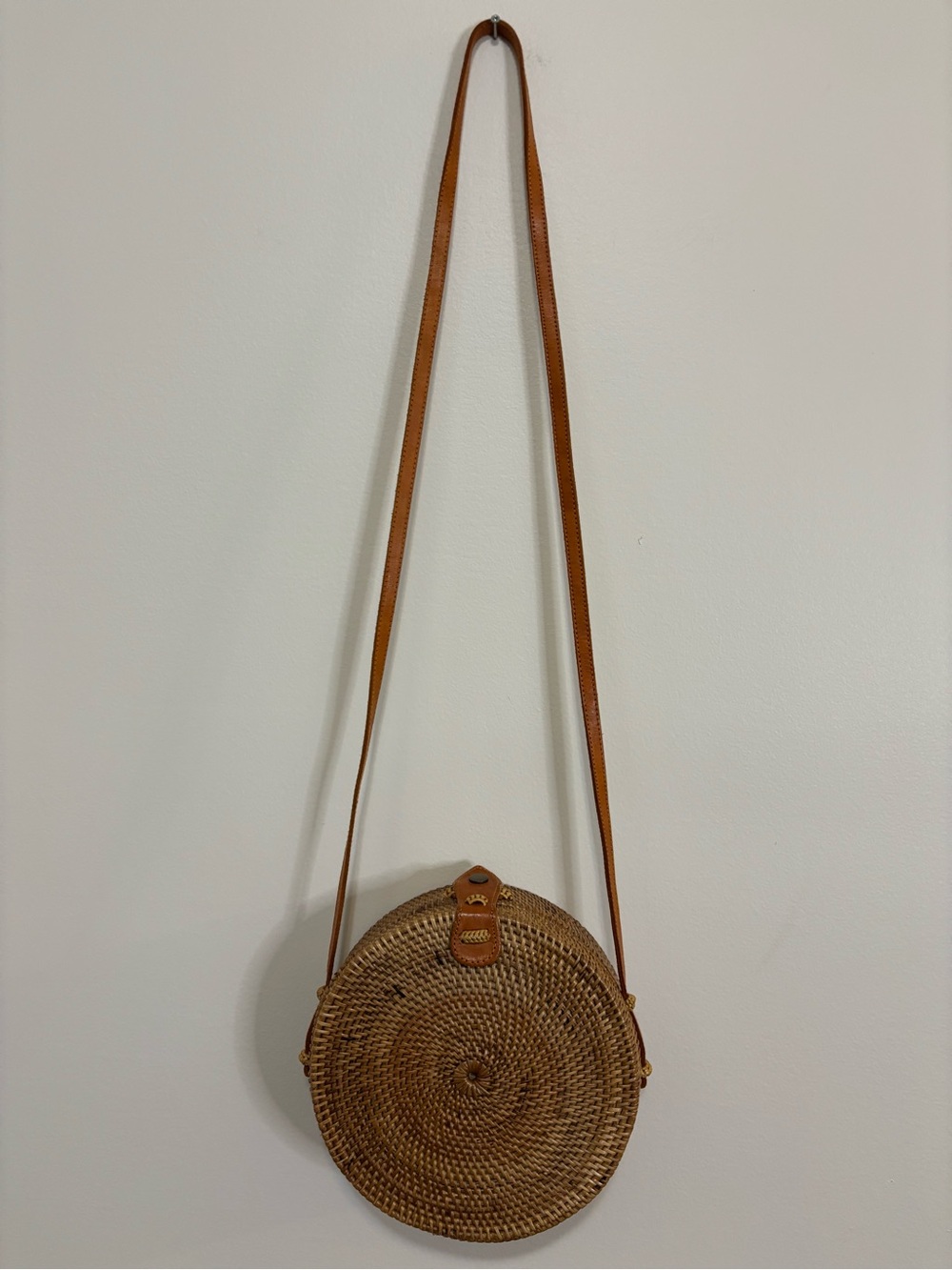 Straw Studios Woven Round Crossbody - Brown/Tan - Picture 3 of 5